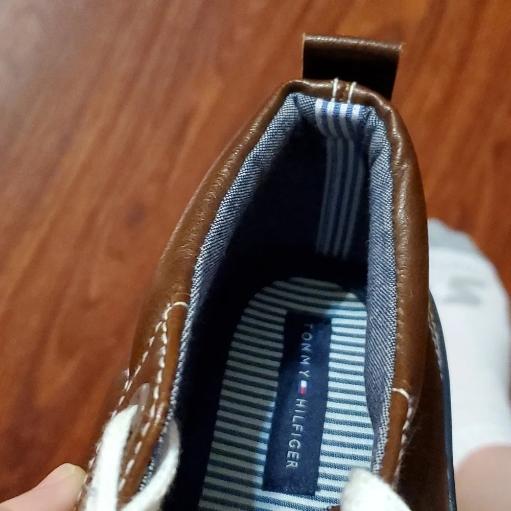 Tommy Hilfiger Shoes size 2 dark brown sneakers shoes kids